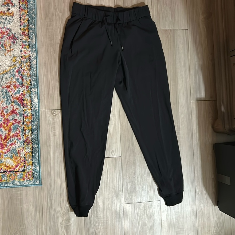 Size 6 black lululemon joggers